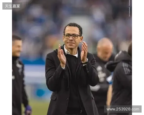 官方:罗塞尼尔出任切尔西主帅,签约至2032年 官方:罗塞尼尔出任切尔西主帅,签约至2032年