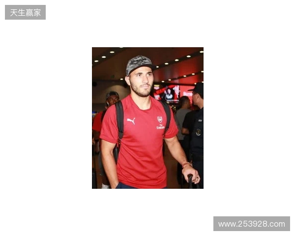 英超官方晒出图片：阿森纳U15全员抵达北京